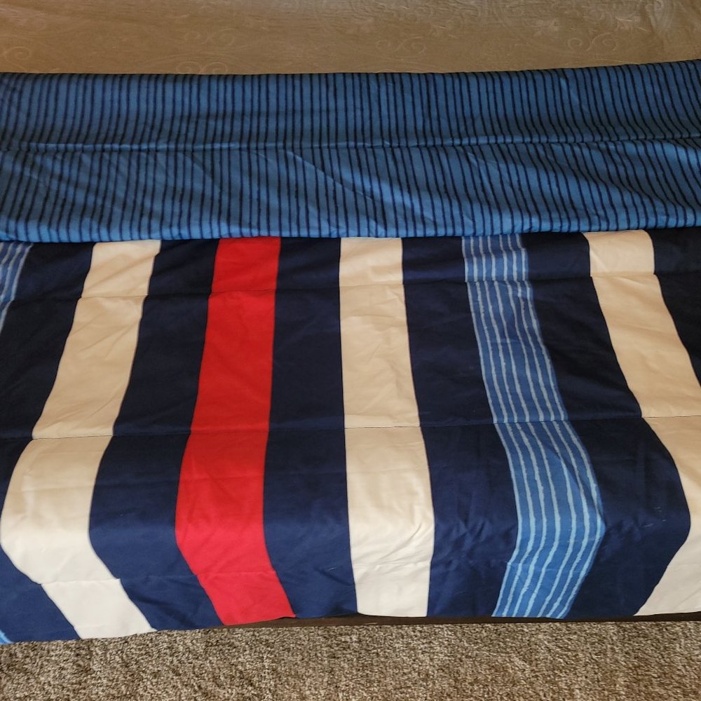 Twin Reversible Comforter & Sham